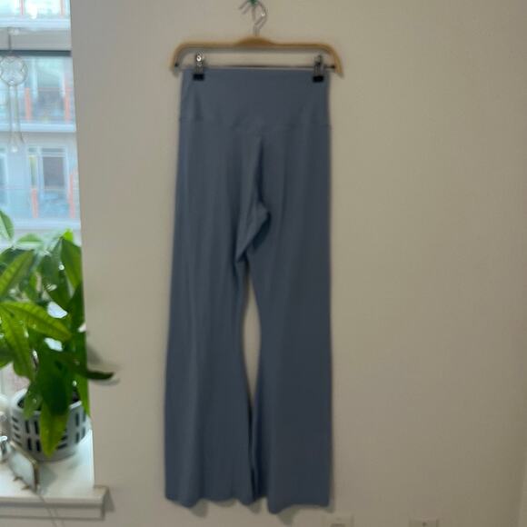Aerie Offline Real Me Periwinkle Blue Flare Leggings Size Large - Picture 5 of 7